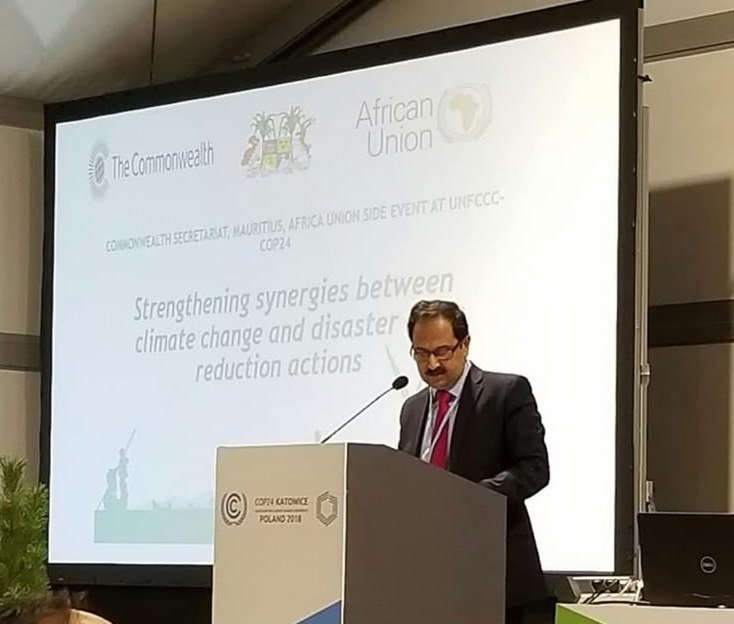 Bilal Anwar at the podium for the Commonwealth Secretariat, Mauritius and African Union side event at COP24, the slide behind him reading Strengthening synergies between climate change and disaster reduction actions